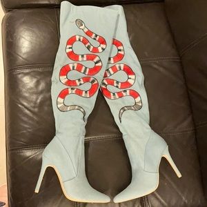 CAPE ROBBIN OVER KNEE BOOTS.  NEW